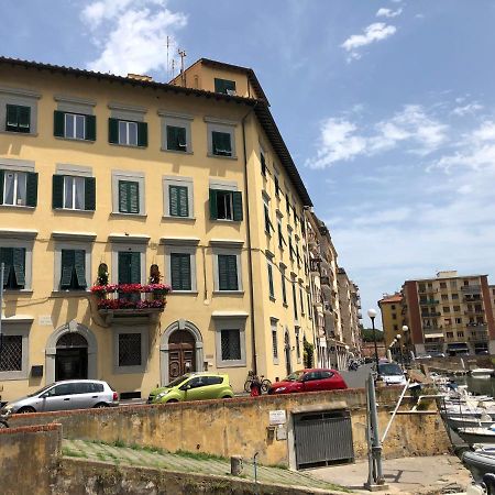Renovated Apartment With 3 Bedrooms In An Historic Palazzo Between Port And Old Town Livorno Bagian luar foto