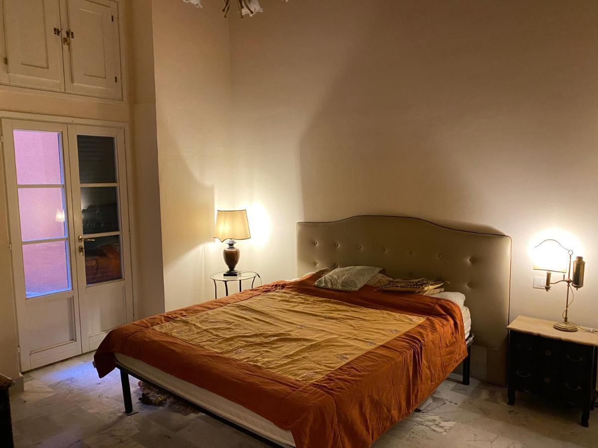 Renovated Apartment With 3 Bedrooms In An Historic Palazzo Between Port And Old Town Livorno Bagian luar foto