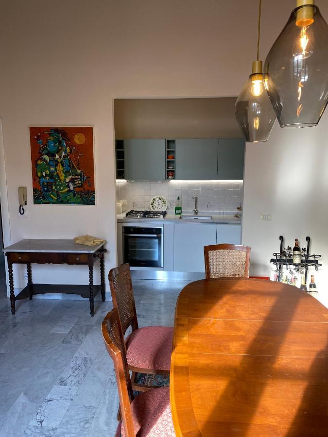Renovated Apartment With 3 Bedrooms In An Historic Palazzo Between Port And Old Town Livorno Bagian luar foto