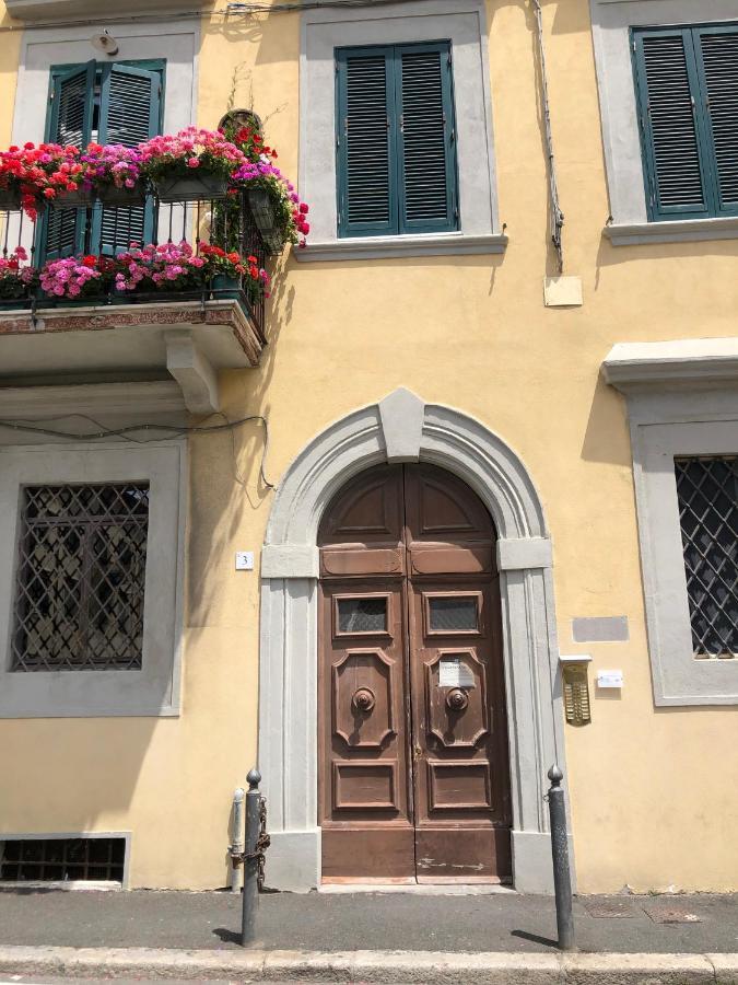 Renovated Apartment With 3 Bedrooms In An Historic Palazzo Between Port And Old Town Livorno Bagian luar foto