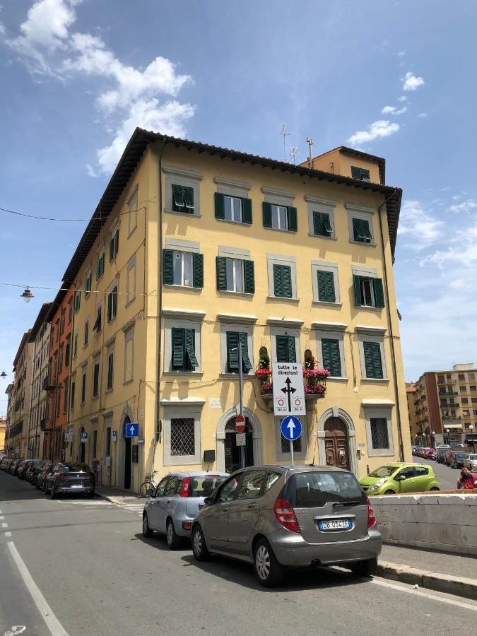 Renovated Apartment With 3 Bedrooms In An Historic Palazzo Between Port And Old Town Livorno Bagian luar foto