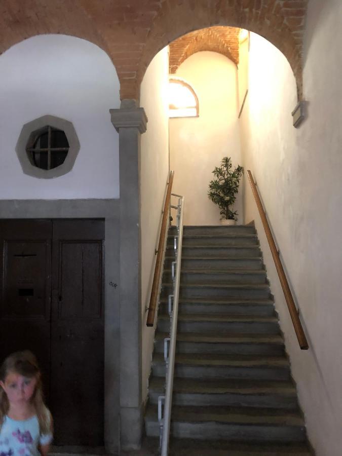 Renovated Apartment With 3 Bedrooms In An Historic Palazzo Between Port And Old Town Livorno Bagian luar foto