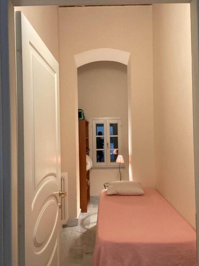 Renovated Apartment With 3 Bedrooms In An Historic Palazzo Between Port And Old Town Livorno Bagian luar foto
